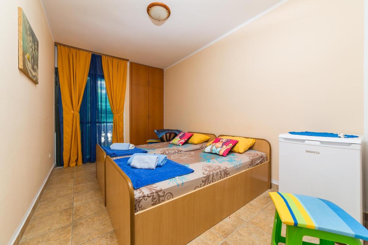 Guest house Joy 2 *
